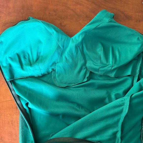 Laura Size 10 Halter Green Shimmery Padded Maxi Prom Dress - Picture 12 of 14